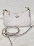 Women’s Teri Shoulder Bag Signature Canvas